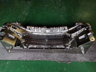 Dụng cụ làm khuôn nhựa cho ô tô